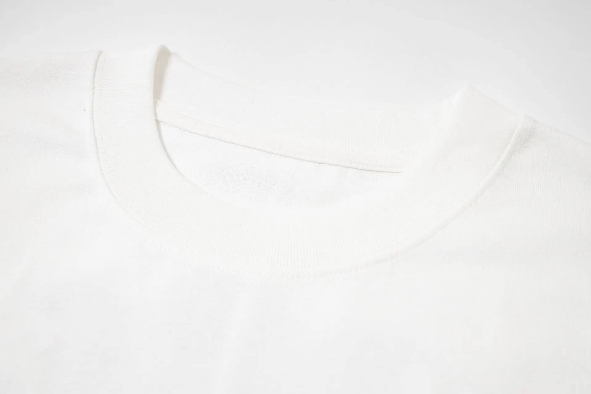 🅿️170 ChromeHearts/Chrome Hearts 24ss round neck T-shirt Original fabric Official same style Short-sleeved T-shirt Customized 260g same vat dyed fabric Very comfortable to the touch Latest brick cabinet synchronization for spring and summer Fashionable and individual Super versatile and good-looking Very suitable for both men and women A must-have item Hang tag Collar label Washed wheat Complete with three standards Color: Black White Size: XS-L